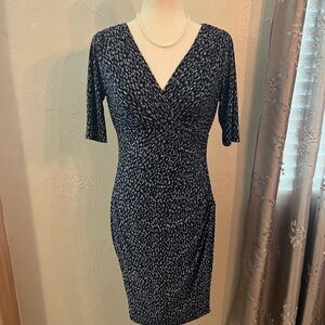 Lauren Ralph Lauren Size 6 Navy Raindrop Pattern V-Neck Ruched Sheath Dress